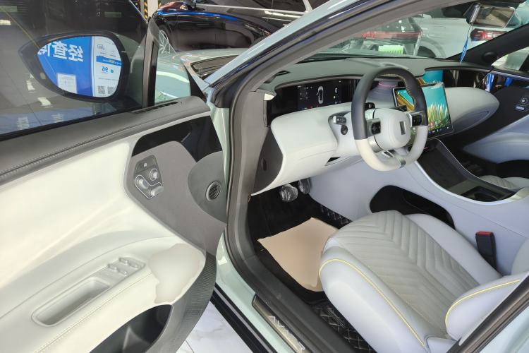 Used Avatr 11 2023 HarmonyOS Version Smart Enjoyment Upgrade Model 90-Degree Rear-Wheel Drive Edition Driver Seat