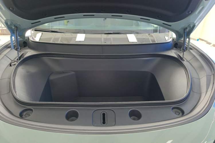 Used Avatr 11 2023 HarmonyOS Version Smart Enjoyment Upgrade Model 90-Degree Rear-Wheel Drive Edition Engine Bay
