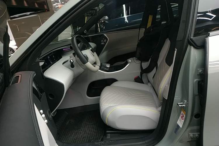 Used Avatr 11 2023 Long-Range Single-Motor Version 5 Seats Left Front Seat