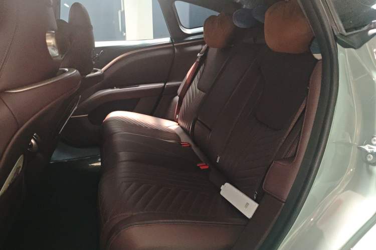Used Avatr 11 2023 HarmonyOS Version Smart Enjoyment Upgrade Model 90-Degree Rear-Wheel Drive Edition Left Rear Seat