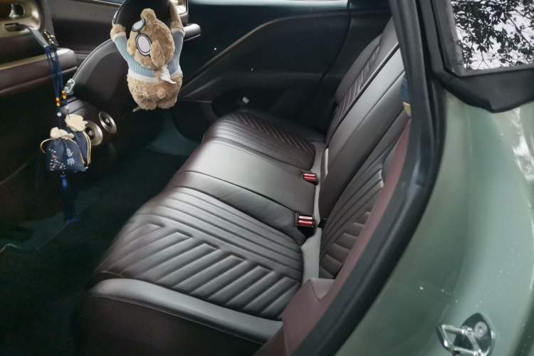 Used Avatr 11 2023 HarmonyOS Version Smart Enjoyment Upgrade Model 90-Degree Rear-Wheel Drive Edition Left Rear Seat