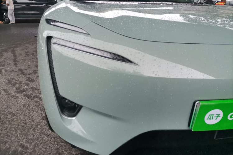 Used Avatr 11 2023 HarmonyOS Version Smart Enjoyment Upgrade Model 90-Degree Rear-Wheel Drive Edition Right Front Headlight