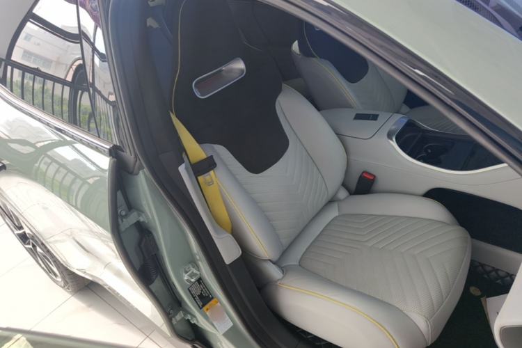 Used Avatr 11 2023 HarmonyOS Version Smart Enjoyment Upgrade Model 90-Degree Rear-Wheel Drive Edition Right Front Seat