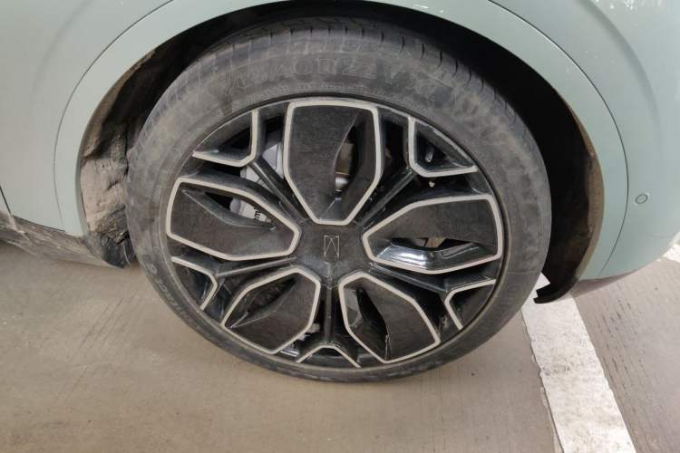 Used Avatr 11 2023 Long-Range Single-Motor Version 5 Seats Right Front Wheel Hub