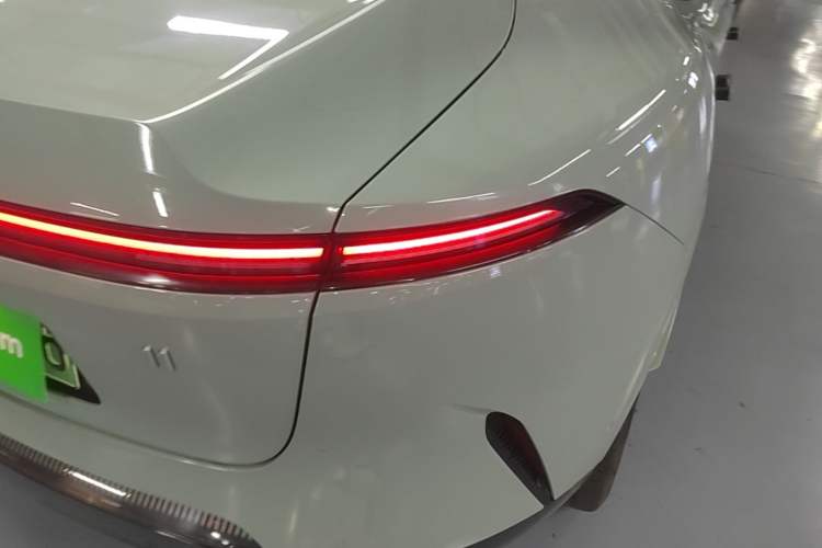Used Avatr 11 2023 Harmony 90-degree Rear-wheel Drive Edition Right Rear Taillight