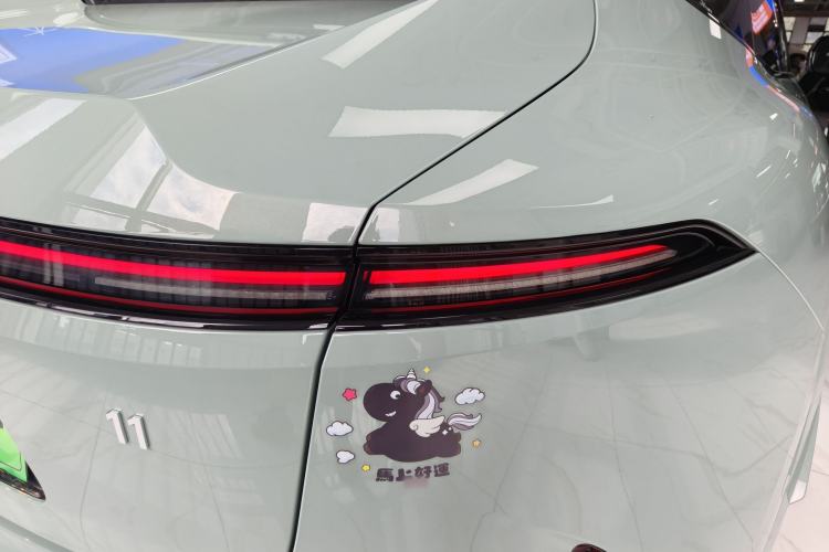 Used Avatr 11 2023 HarmonyOS Version Smart Enjoyment Upgrade Model 90-Degree Rear-Wheel Drive Edition Right Rear Taillight