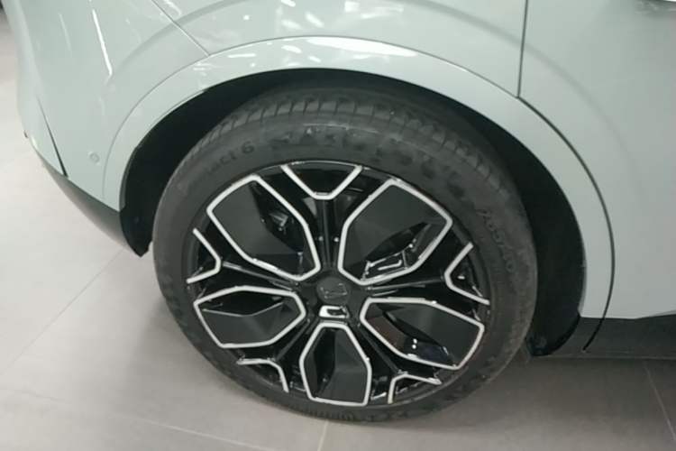 Used Avatr 11 2023 Long-Range Single-Motor Version 5 Seats Right Rear Wheel Hub