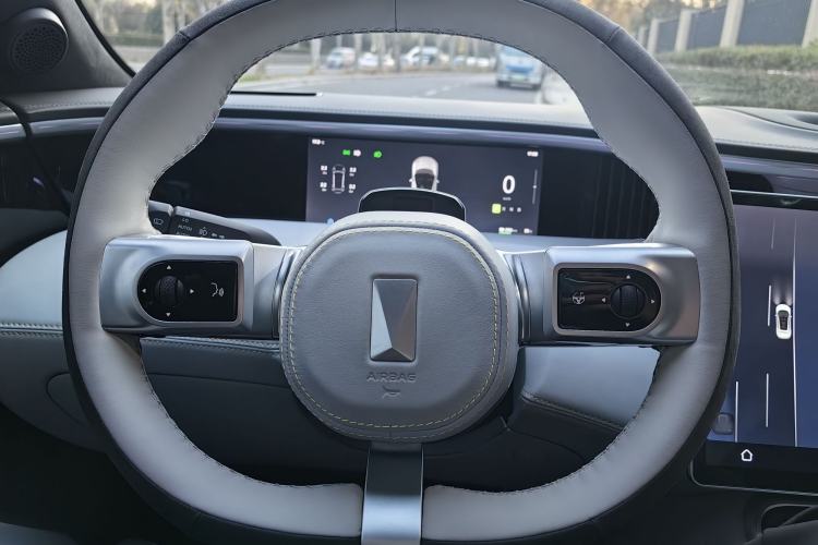 Used Avatr 11 2023 Ultra-Long Range Single-Motor Version 4 Seats Steering Wheel