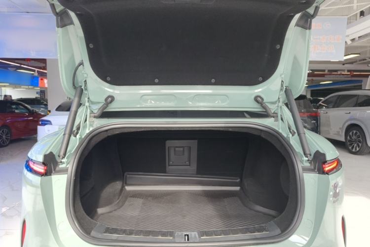 Used Avatr 11 2023 HarmonyOS Version Smart Enjoyment Upgrade Model 90-Degree Rear-Wheel Drive Edition Trunk