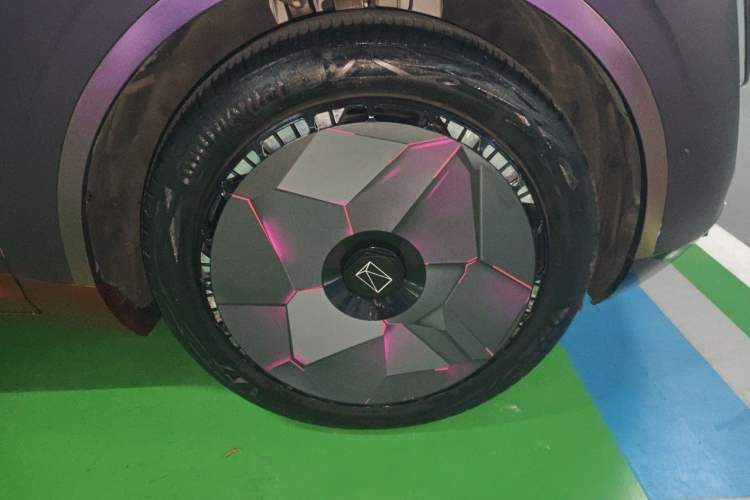 Used Avatr 11 2023 Harmony 90-degree Rear-wheel Drive Edition Right Front Wheel Hub