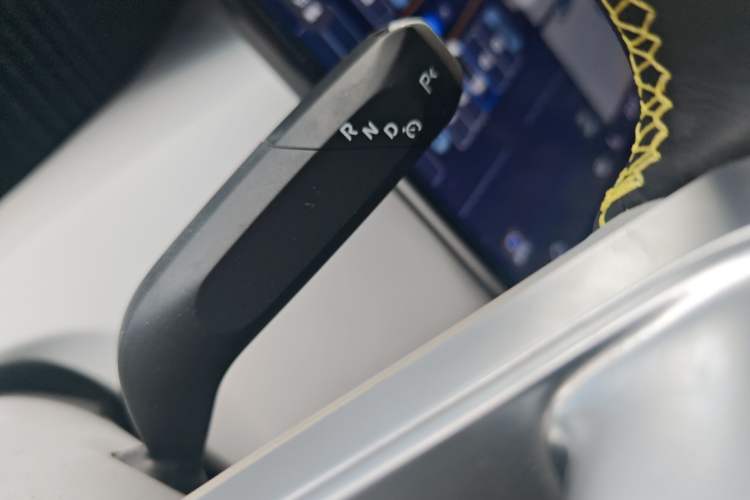 Used Avatr 11 2023 Harmony 90-degree Rear-wheel Drive Business Edition Gear Lever