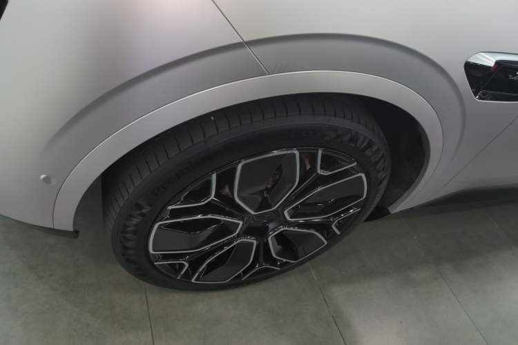 Used Avatr 11 2023 Harmony 116° Luxury Edition Left Front Wheel Hub