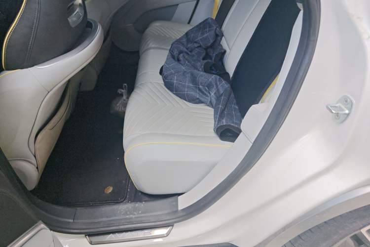 Used Avatr 11 2023 Harmony 90-degree Rear-wheel Drive Business Edition Left Rear Seat