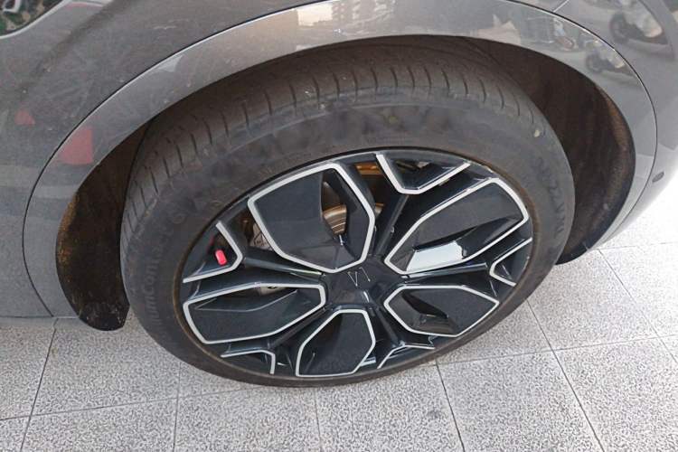 Used Avatr 11 2023 Harmony 90° Luxury Edition Right Front Wheel Hub