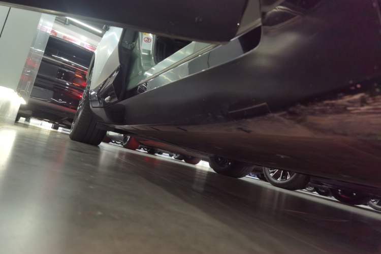 Used Avatr 11 2023 Harmony 116° Luxury Edition Right Side Sill