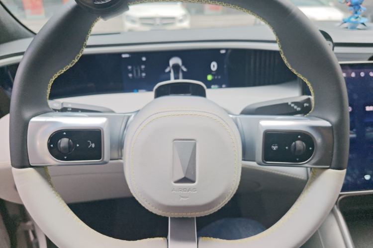Used Avatr 11 2023 Harmony 90-degree Rear-wheel Drive Business Edition Steering Wheel