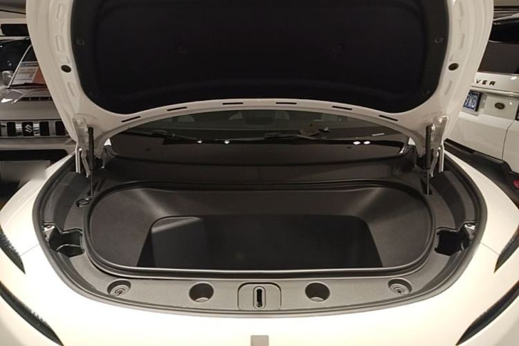 Used Avatr 11 2023 HarmonyOS Version Smart Enjoyment Upgrade Model 90-Degree Rear-Wheel Drive Edition Engine Bay