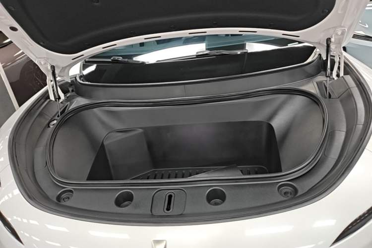 Used Avatr 11 2023 HarmonyOS Version Smart Enjoyment Upgrade Model 90-Degree Rear-Wheel Drive Edition Engine Bay
