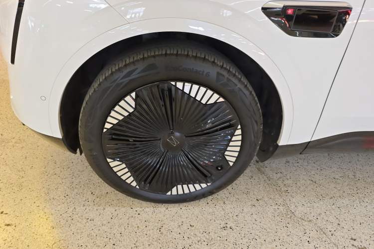 Used Avatr 11 2023 Harmony 90-degree Rear-wheel Drive Edition Exterior 4