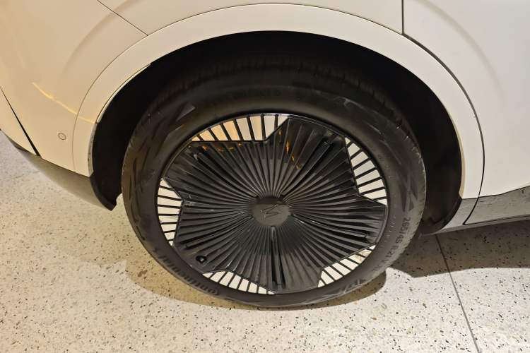 Used Avatr 11 2023 Harmony 90-degree Rear-wheel Drive Edition Exterior 5