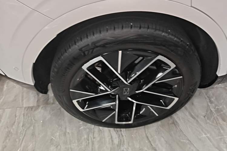 Used Avatr 11 2023 HarmonyOS Version Smart Enjoyment Upgrade Model 90-Degree Rear-Wheel Drive Edition Exterior 5