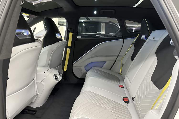 Used Avatr 11 2023 HarmonyOS Version Smart Enjoyment Upgrade Model 90-Degree Rear-Wheel Drive Edition Interior 4