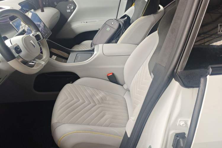 Used Avatr 11 2023 HarmonyOS Version Smart Enjoyment Upgrade Model 90-Degree Rear-Wheel Drive Edition Left Front Seat