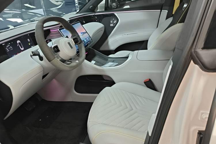 Used Avatr 11 2023 HarmonyOS Version Smart Enjoyment Upgrade Model 90-Degree Rear-Wheel Drive Edition Left Front Seat