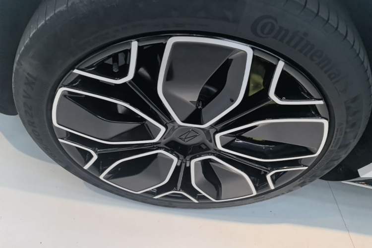 Used Avatr 11 2023 Harmony 90° Luxury Edition Left Front Wheel Hub