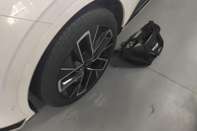 Used Avatr 11 2023 Harmony 90-degree Rear-wheel Drive Edition Left Front Wheel Hub