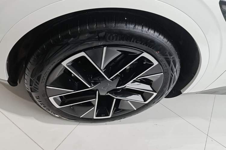 Used Avatr 11 2023 Long-Range Single-Motor Version 5 Seats Left Front Wheel Hub