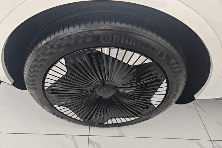 Used Avatr 11 2023 Harmony 90-degree Rear-wheel Drive Edition Left Front Wheel Hub