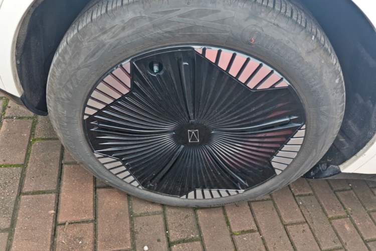Used Avatr 11 2023 Long-Range Single-Motor Version 5 Seats Left Front Wheel Hub