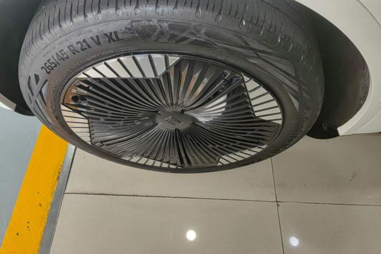 Used Avatr 11 2023 Long-Range Single-Motor Version 5 Seats Left Front Wheel Hub