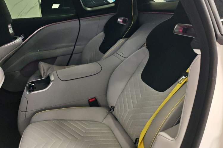 Used Avatr 11 2023 Harmony 116° Luxury Edition Left Rear Seat