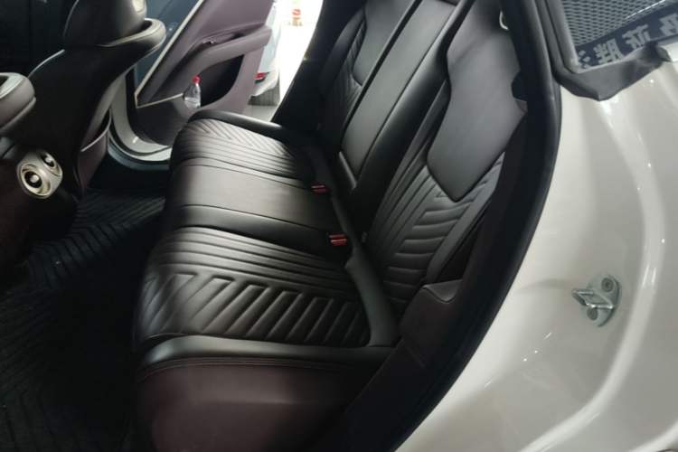 Used Avatr 11 2023 HarmonyOS Version Smart Enjoyment Upgrade Model 90-Degree Rear-Wheel Drive Edition Left Rear Seat
