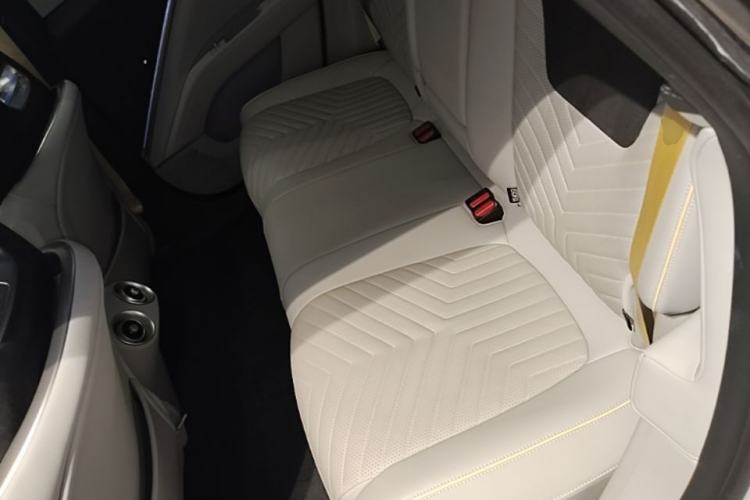 Used Avatr 11 2023 HarmonyOS Version Smart Enjoyment Upgrade Model 90-Degree Rear-Wheel Drive Edition Left Rear Seat