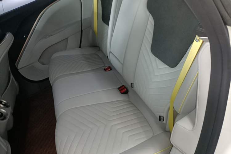 Used Avatr 11 2023 HarmonyOS Version Smart Enjoyment Upgrade Model 90-Degree Rear-Wheel Drive Edition Left Rear Seat