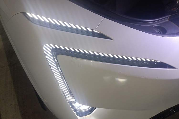 Used Avatr 11 2023 Harmony 90-degree Rear-wheel Drive Business Edition Right Front Headlight