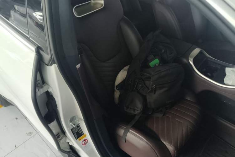 Used Avatr 11 2023 HarmonyOS Version Smart Enjoyment Upgrade Model 90-Degree Rear-Wheel Drive Edition Right Front Seat