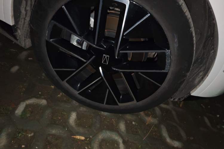 Used Avatr 11 2023 Long-Range Single-Motor Version 5 Seats Right Front Wheel Hub