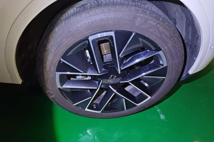 Used Avatr 11 2023 Harmony 90-degree Rear-wheel Drive Edition Right Front Wheel Hub