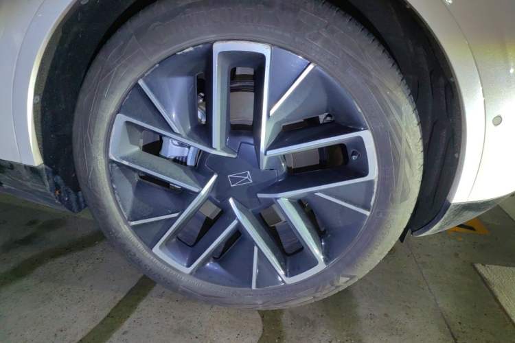 Used Avatr 11 2023 Harmony 116° Rear-Wheel Drive Version Right Front Wheel Hub