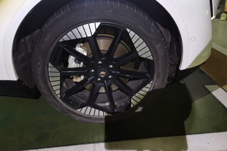 Used Avatr 11 2023 Long-Range Single-Motor Version 5 Seats Right Front Wheel Hub