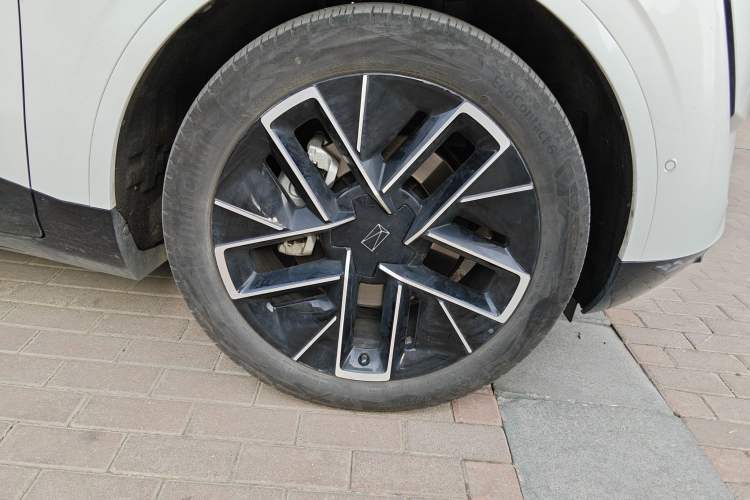 Used Avatr 11 2023 Harmony 90-degree Rear-wheel Drive Edition Right Front Wheel Hub