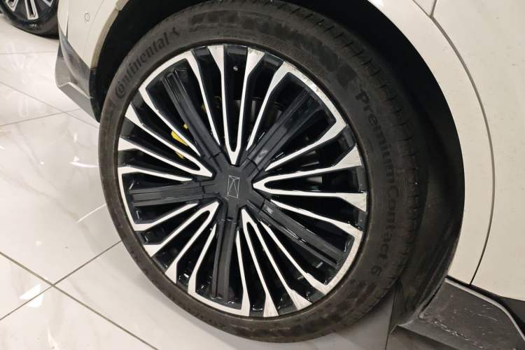 Used Avatr 11 2023 Harmony 116° Luxury Edition Right Rear Wheel Hub
