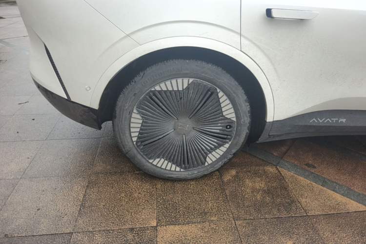 Used Avatr 11 2023 Harmony 90-degree Rear-wheel Drive Edition Right Rear Wheel Hub