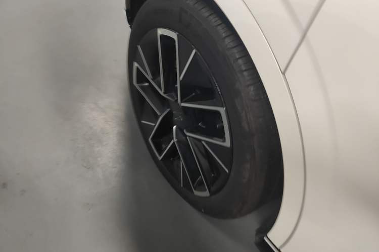 Used Avatr 11 2023 Harmony 90-degree Rear-wheel Drive Edition Right Rear Wheel Hub