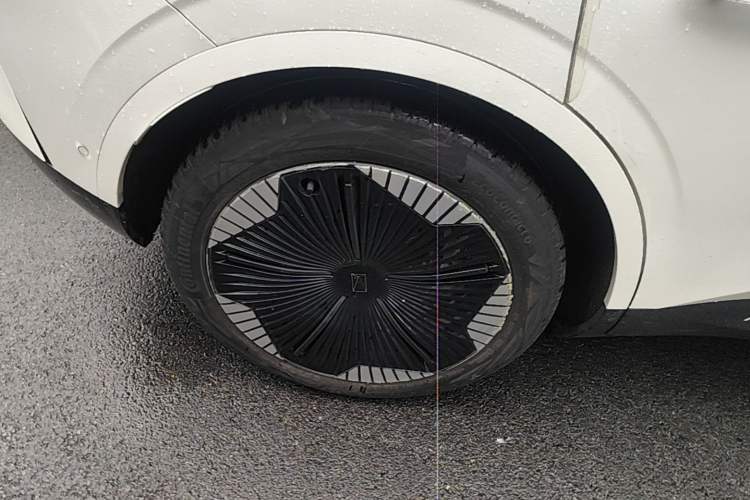 Used Avatr 11 2023 Long-Range Single-Motor Version 5 Seats Right Rear Wheel Hub