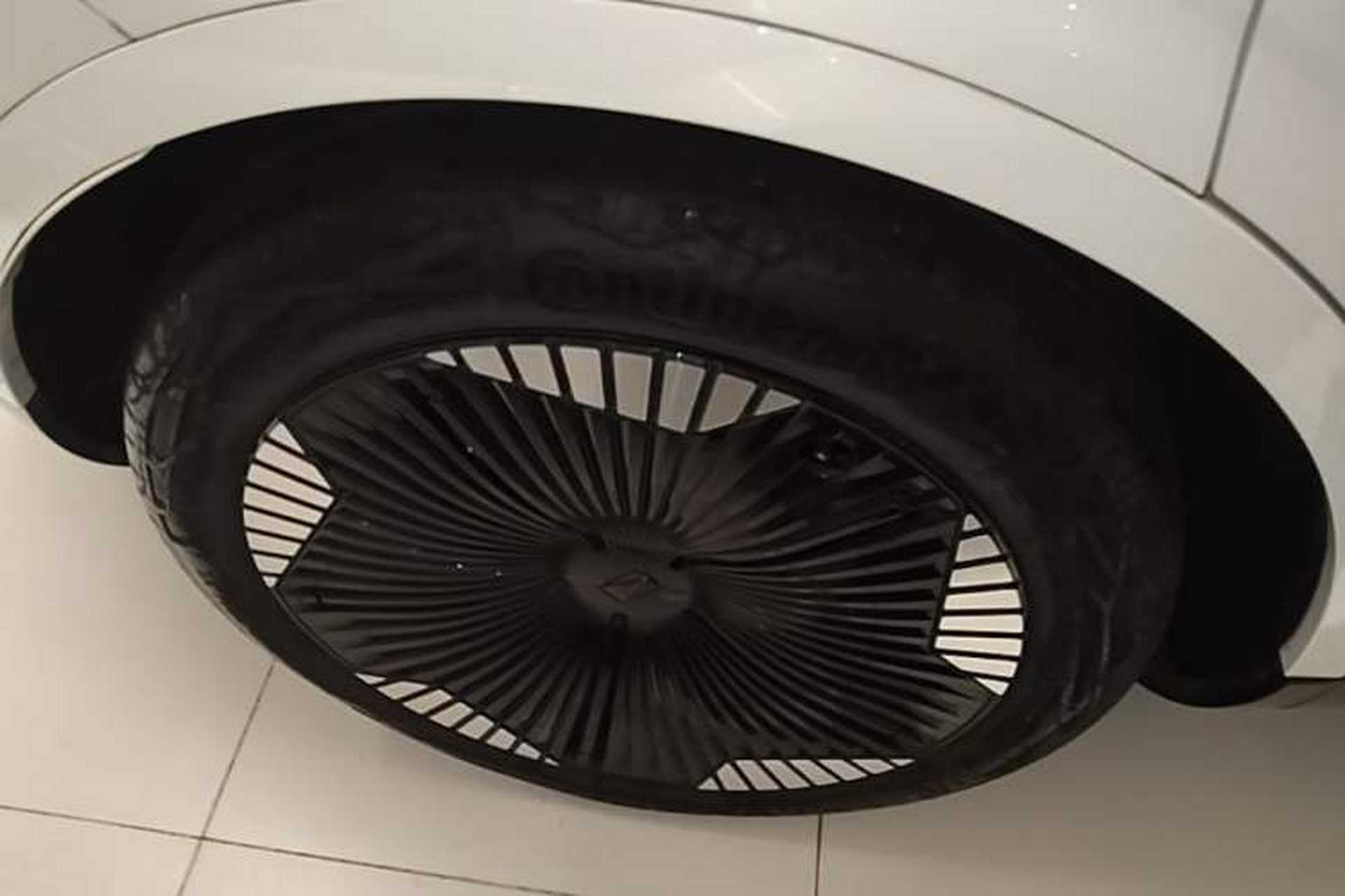 Used Avatr 11 2023 HarmonyOS Version Smart Enjoyment Upgrade Model 90-Degree Rear-Wheel Drive Edition Right Rear Wheel Hub